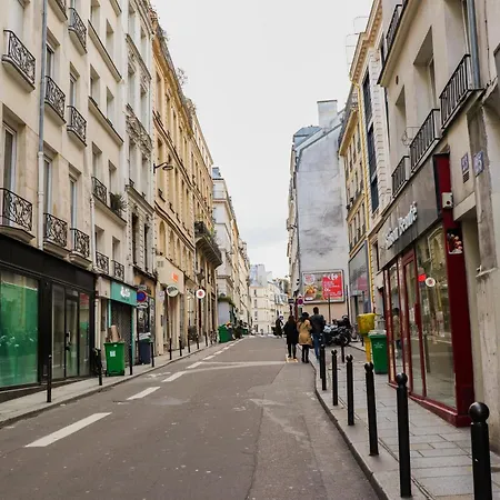 Spacieux En Plein Coeur De Apartament